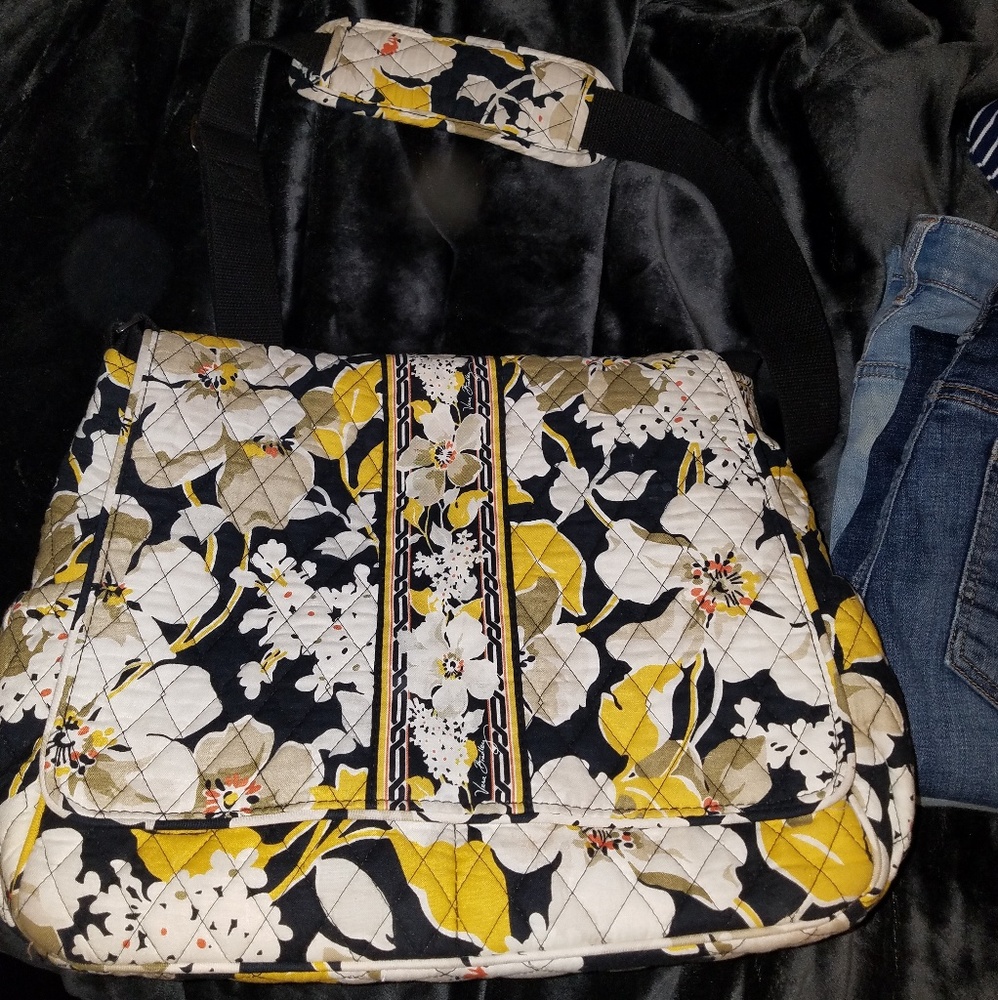 VERA BRADLEY SHOULDER BAG